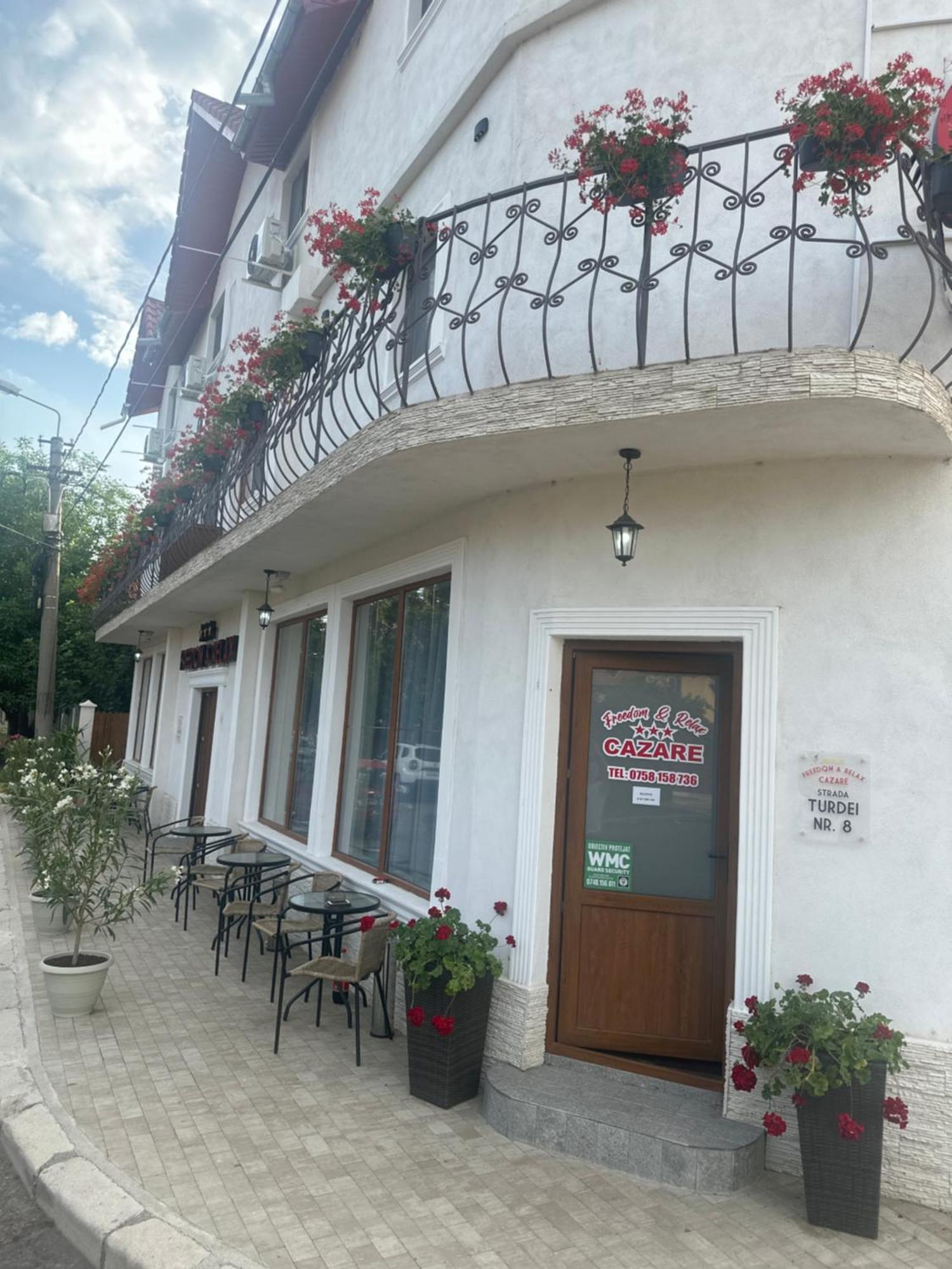 Hotel Freedom&Relax Buzău Exterior foto