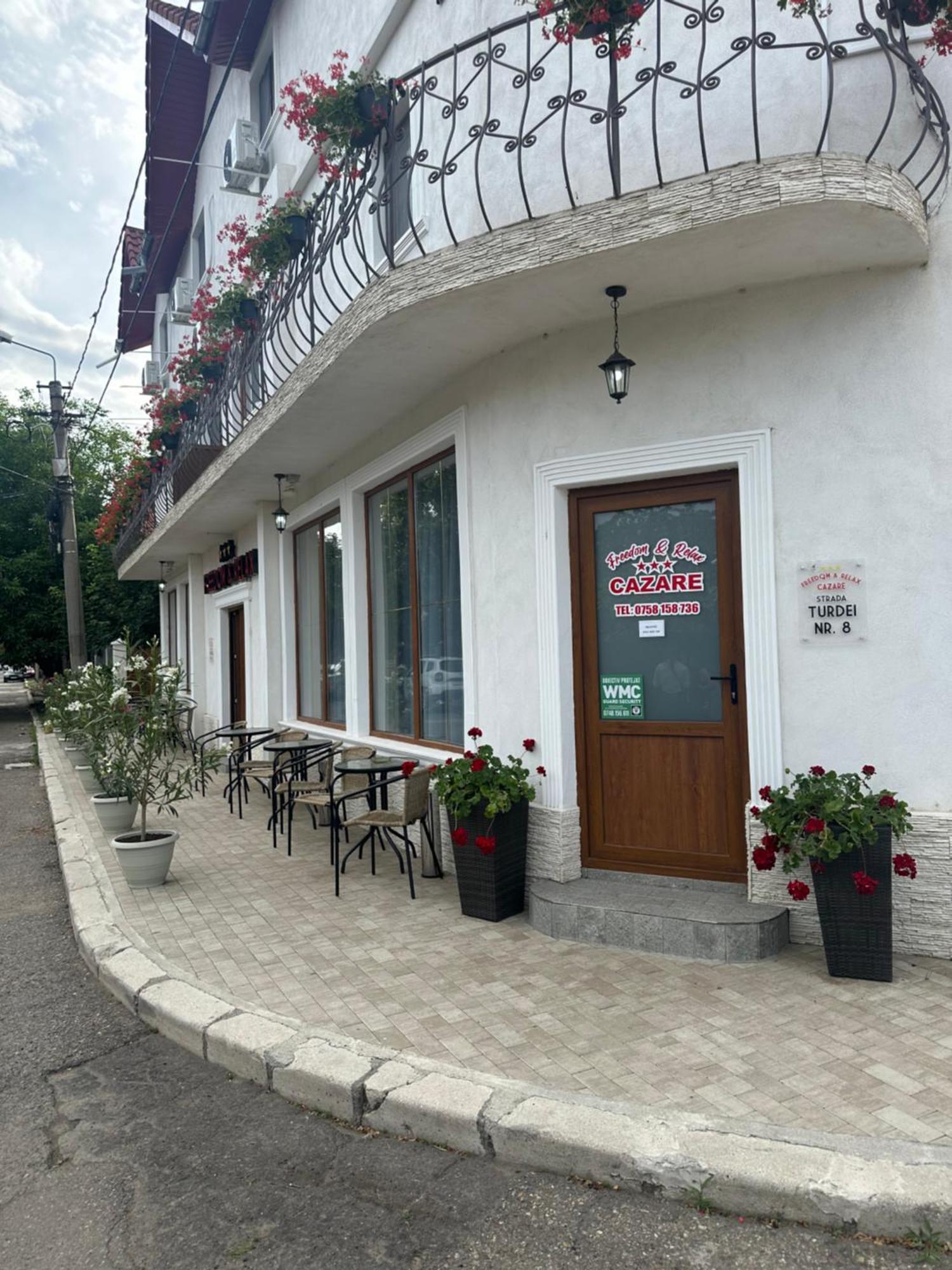 Hotel Freedom&Relax Buzău Exterior foto